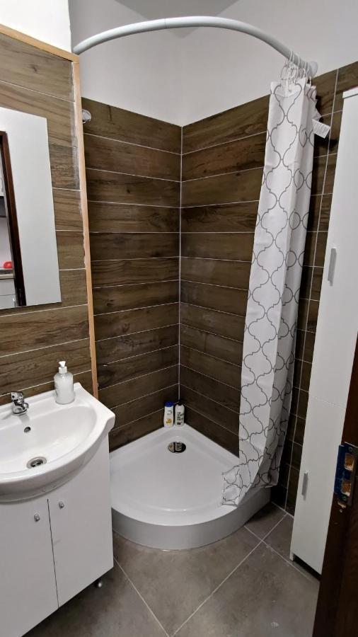 Garsoniera 30Mp Chrysflatty1 - Free Netflix Διαμέρισμα Αράντ Εξωτερικό φωτογραφία